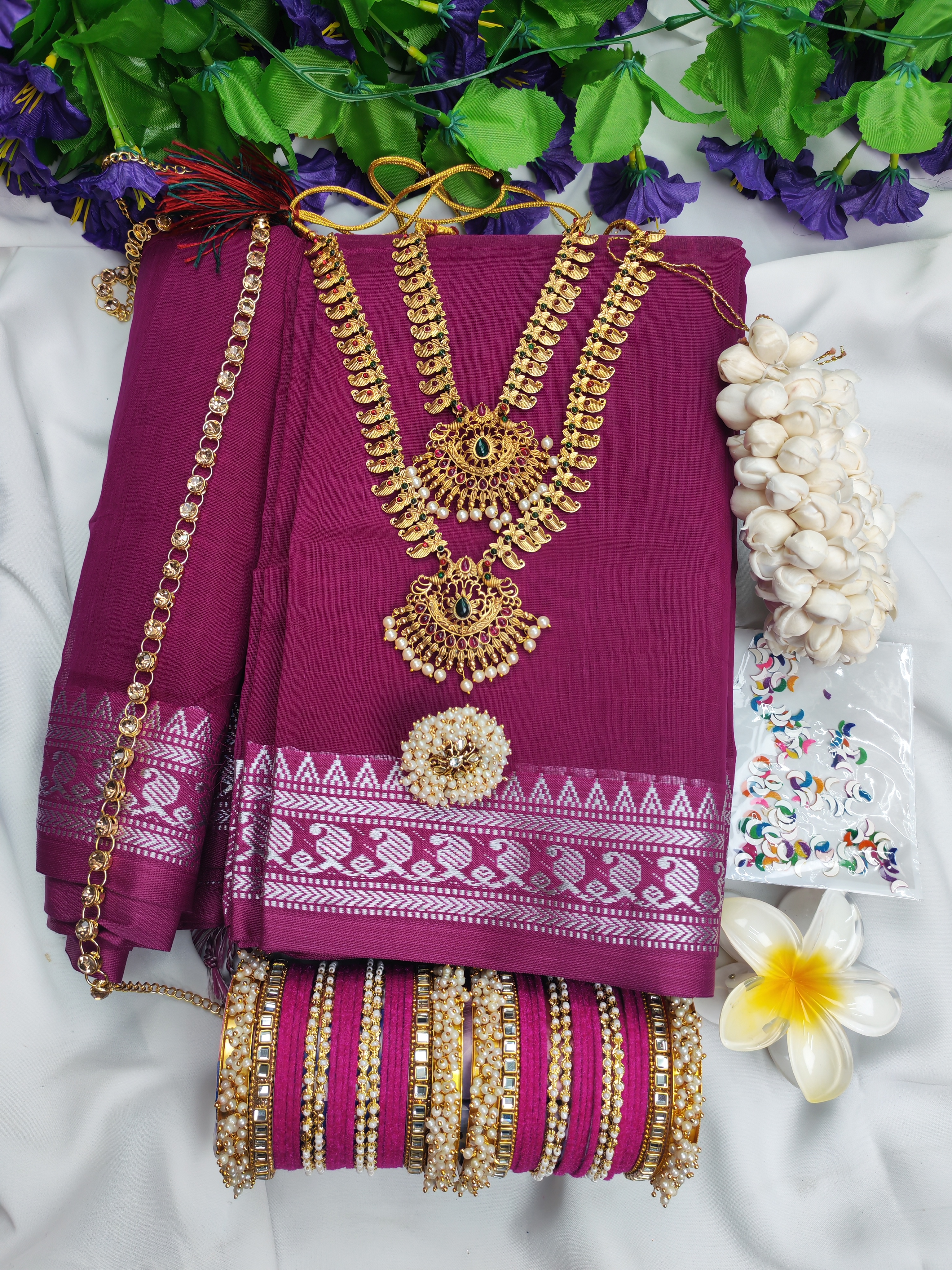 হুরাইন নকশি পায়ের শাড়ি কম্বো